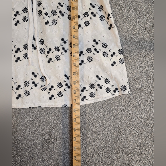 Taylor & Sage Embroidered Lightweight Tank Top Size XXS - Picture 3 of 8